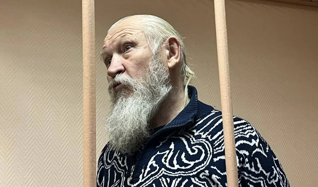 В обновлённый перечень ведомства попал бывший депутат Михаил Александрович Глущенко, ранее осуждённый за соучастие в организации убийства Галины Старовойтовой.