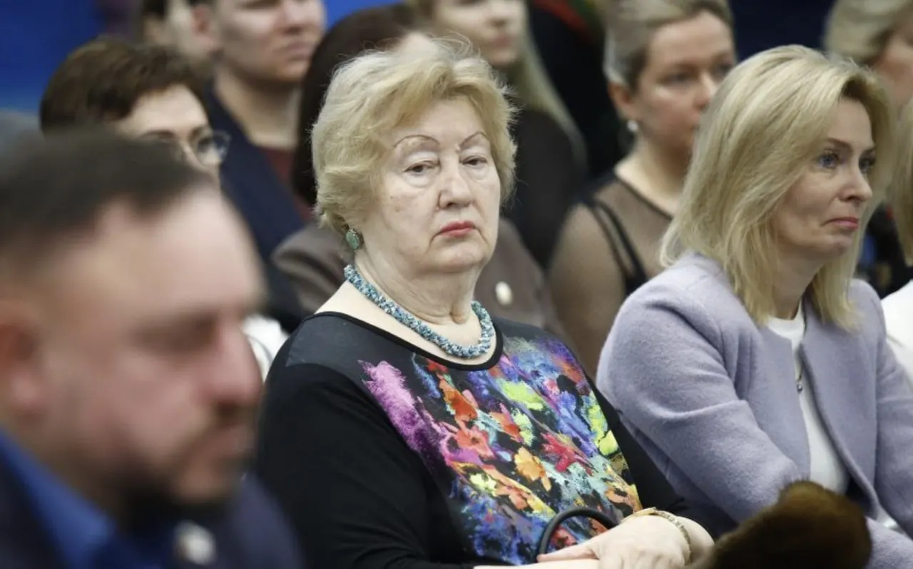 Кандидатуру Елены Косенковой внес руководитель клуба «Патриот». В качестве оснований называются создание фабрики «Славянка» и помощь участникам войны в Украине.