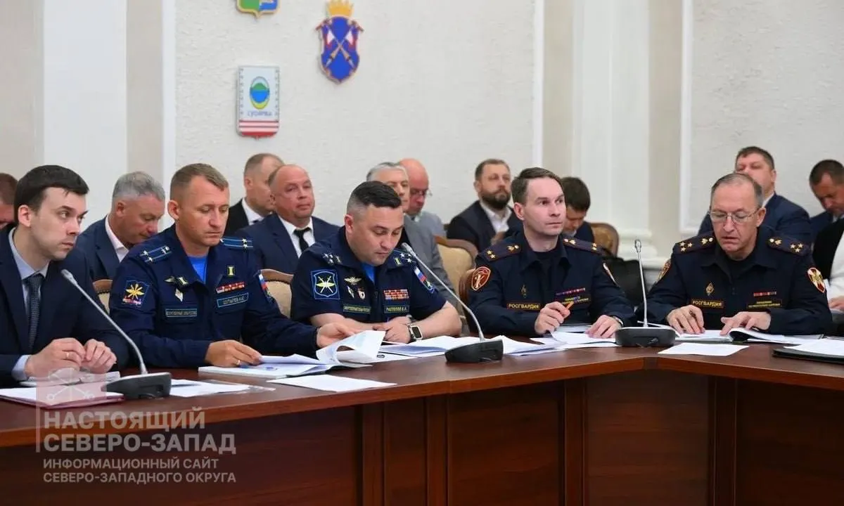 Власти республики объявили набор жителей в резервные мобильные подразделения для охраны инфраструктуры и промышленных объектов от атак беспилотников. Участники заключают контракт с Минобороны и проходят подготовку.