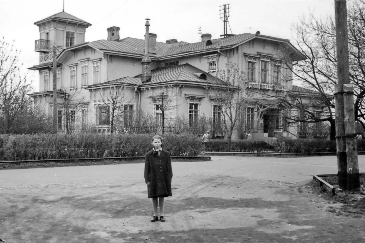 На Петровской косе сегодня произошёл крупный пожар в историческом особняке: от здания остался лишь фрагмент фасада, КГИОП готовит заявление о возбуждении уголовного дела.
