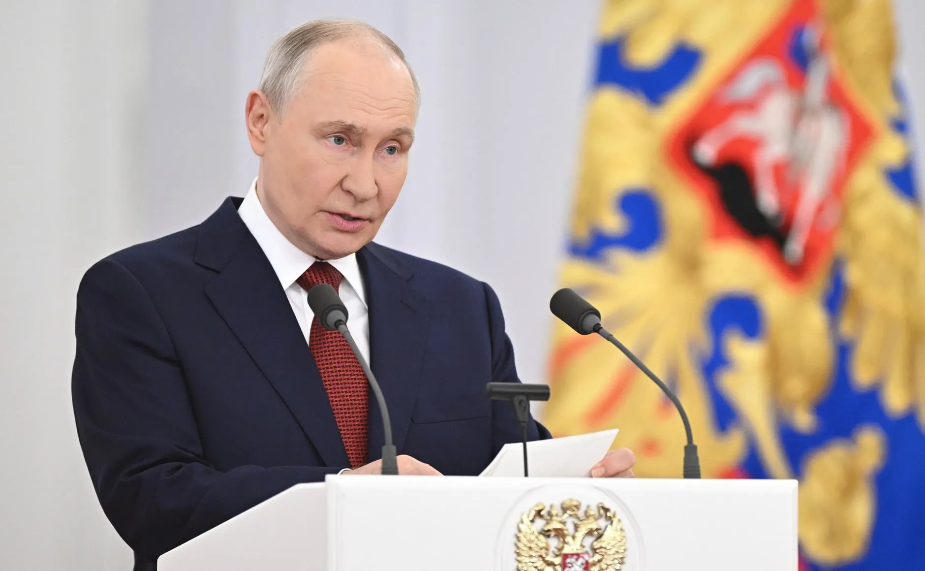 На встрече с депутатами Госдумы президент заявил, что Россия добьётся целей в СВО, прокомментировал западные санкции и назвал приоритеты бюджета на ближайшие три года.