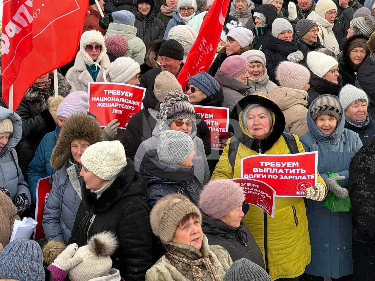 Усть-Вымский районный суд обязал компанию выплатить компенсации и погасить задолженности по зарплате после коллективных исков более 200 сотрудников ЖЛПК.