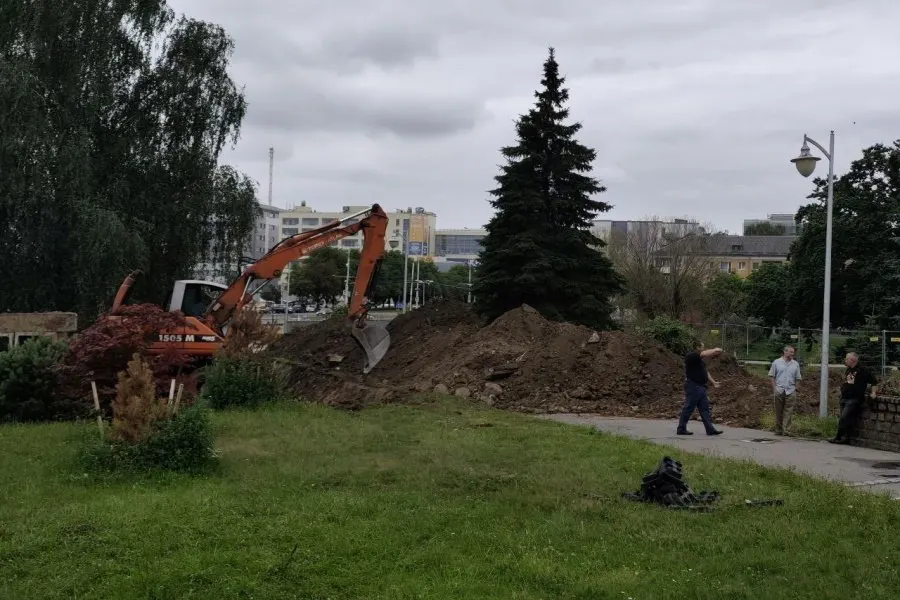 На улицах Шевченко и Зарайской заменяют 723 метра изношенных сетей — работы выполняет КалининградТеплоСеть, летом планируют поменять почти 20 км труб.