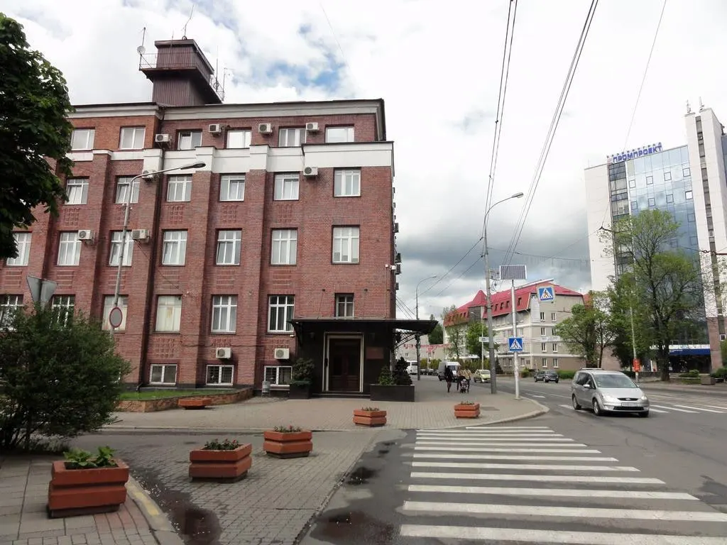 42-летнюю подозреваемую в мошенничестве задержали в Краснодаре: по версии следствия, она обманула калининградку при гадании на картах Таро; при обыске изъяли 1,3 млн руб., ущерб возмещён.