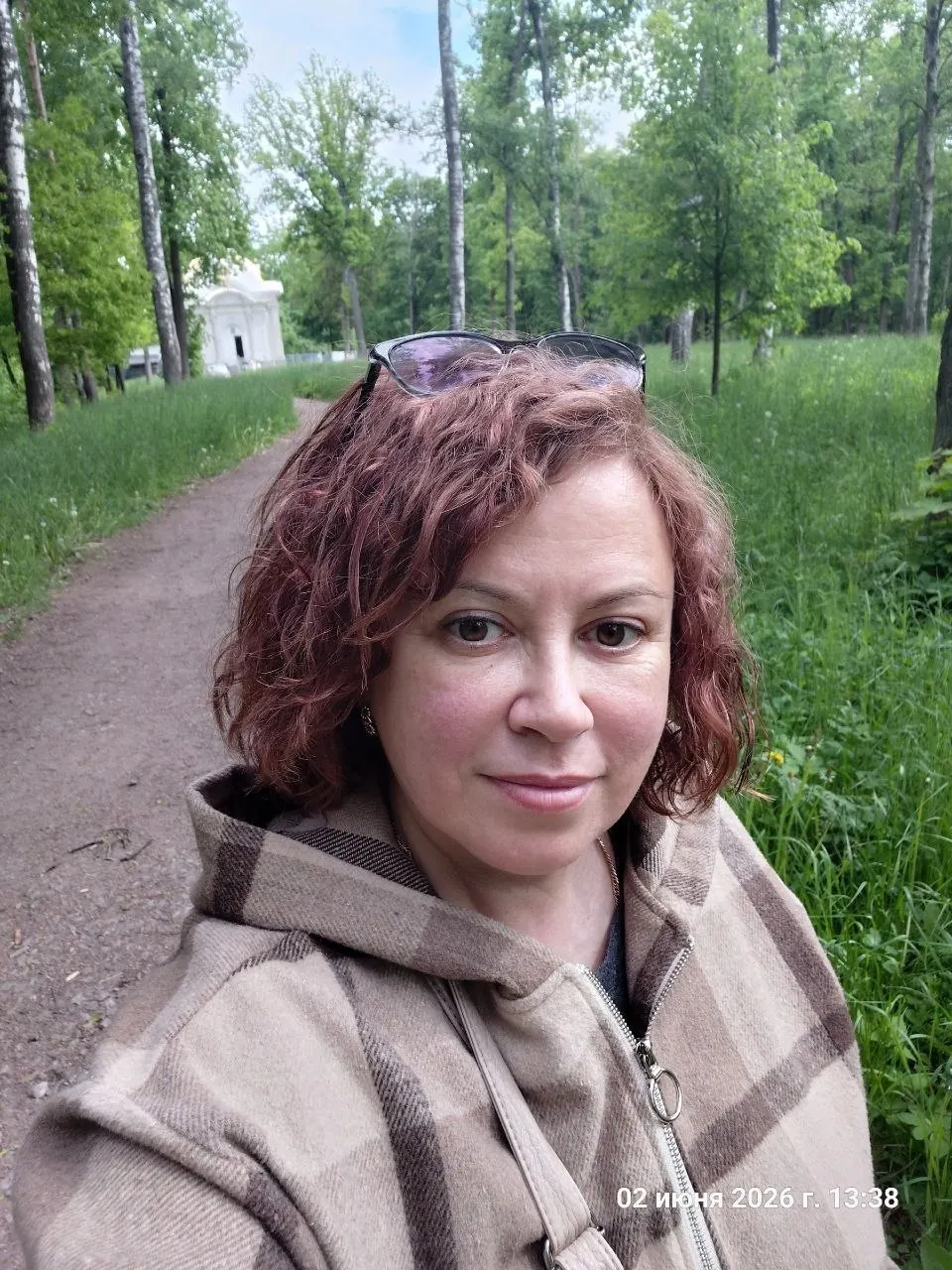 Петродворцовый суд оштрафовал активистку на 10 тысяч рублей, усмотрев в её комментариях признаки «возбуждения вражды». Она не согласна с решением и намерена его обжаловать.