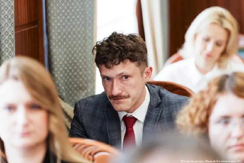 Его последний рабочий день пришёлся на 30 июля. Калькута поблагодарил губернатора и коллег и пообещал продолжать работу в международной сфере.