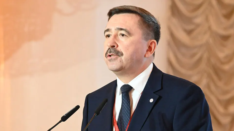 По словам руководителя ФНПР, забастовки в основном носят точечный характер и происходят там, где не удаётся урегулировать конфликты с работодателями — чаще из‑за задержек зарплат, неоплаты сверхурочной работы и проблем с выплатой премий.