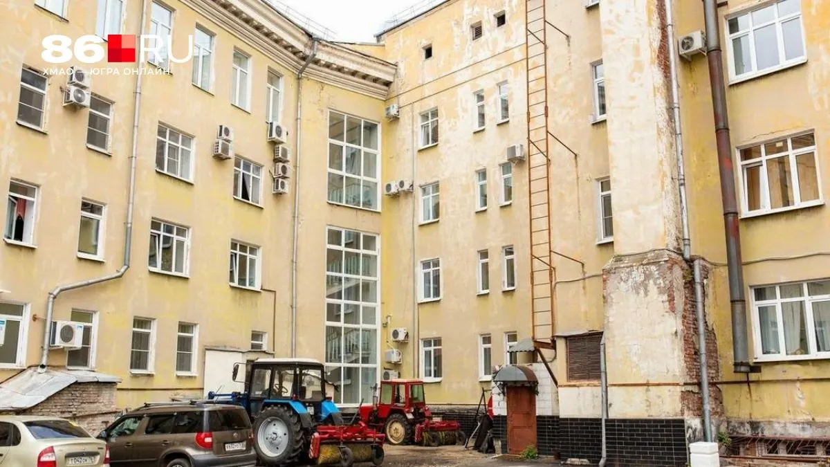 Решения о переустройстве придомовой территории, в том числе обустройстве парковки, принимаются на общедомовом собрании собственников.