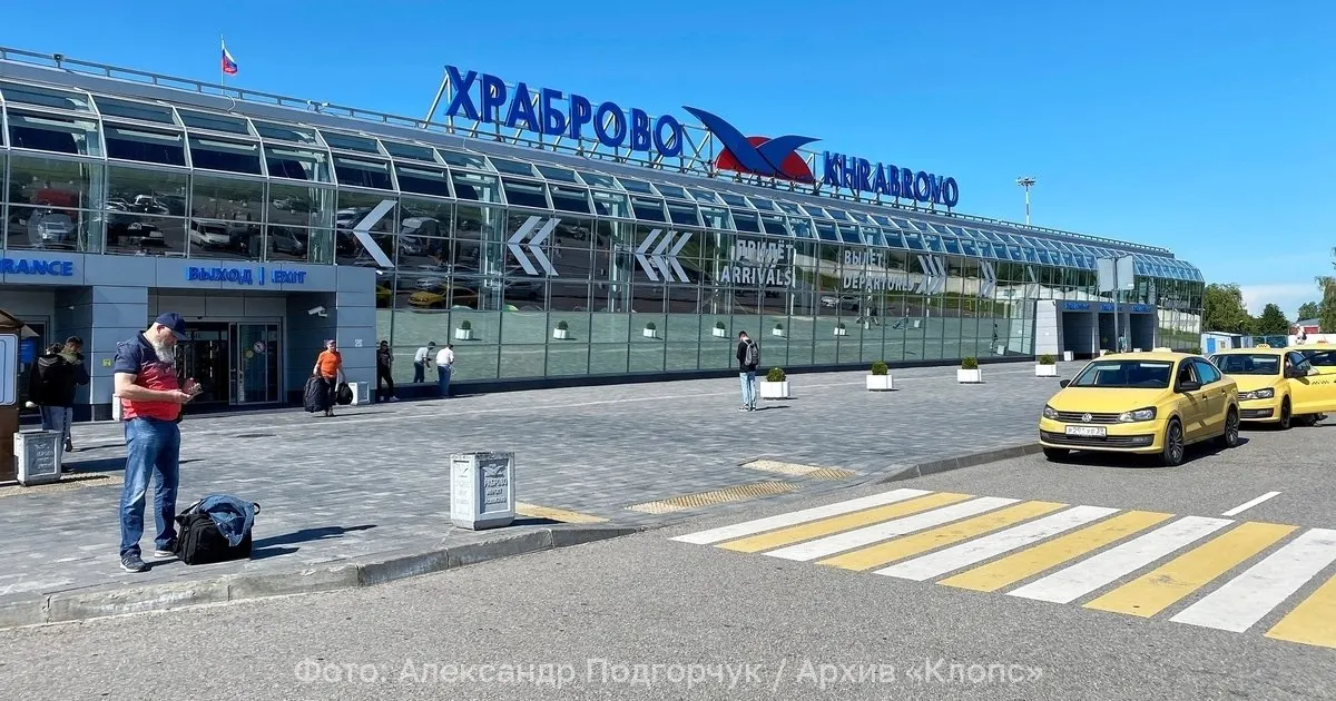В Храброво задерживаются 21 прилёт и 17 отправлений; изменения в расписании связаны с временными ограничениями воздушного пространства в ряде районов Ленинградской области.