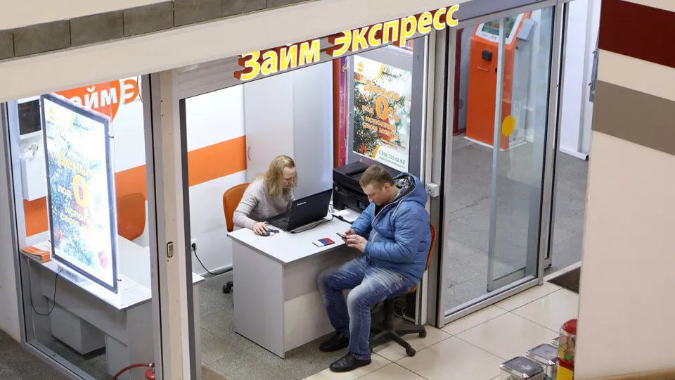 Регулятор ограничит долю займов для сильно закредитованных заемщиков и сократит долю длинных потребительских кредитов, чтобы снизить риски для банков и домохозяйств.