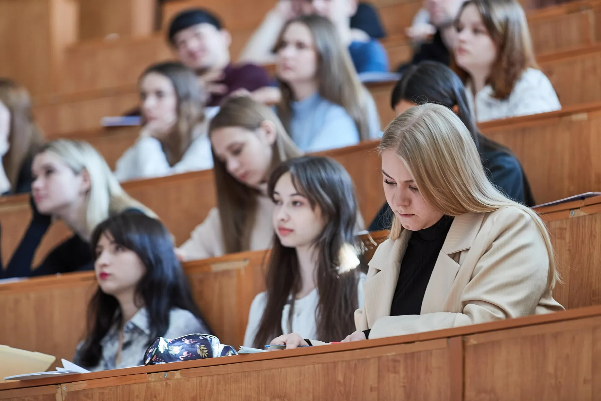 Ведомство пересмотрело порядок целевого обучения: вместо штрафов вводятся компенсации, а отчисление по целевому договору может произойти в любой момент обучения.