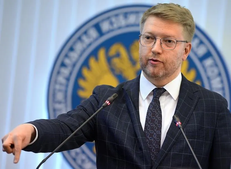 Лидер «Яблока» Николай Рыбаков пожаловался в Центризбирком: региональная комиссия по выборам в Петербурге может отклонить регистрацию списка из‑за формальной ошибки, которую партия уже устранила.