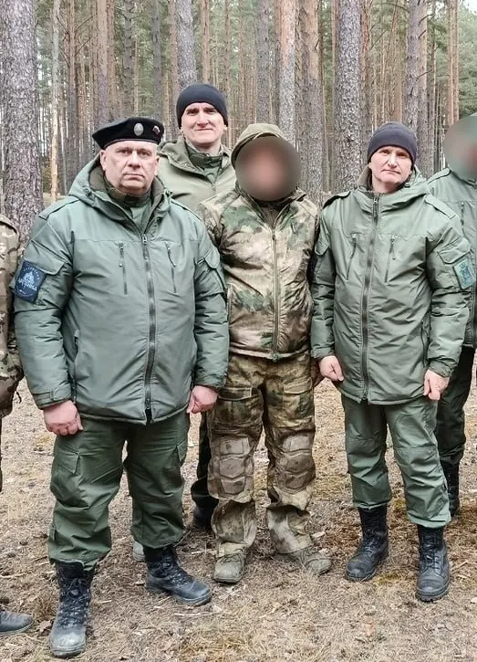Суд запретил съёмку во время допросов и разрешил фиксировать происходящее только в зале заседаний. Допросили трёх очевидцев, которые видели материалы, связанные с делом, в интернете и в репостах.