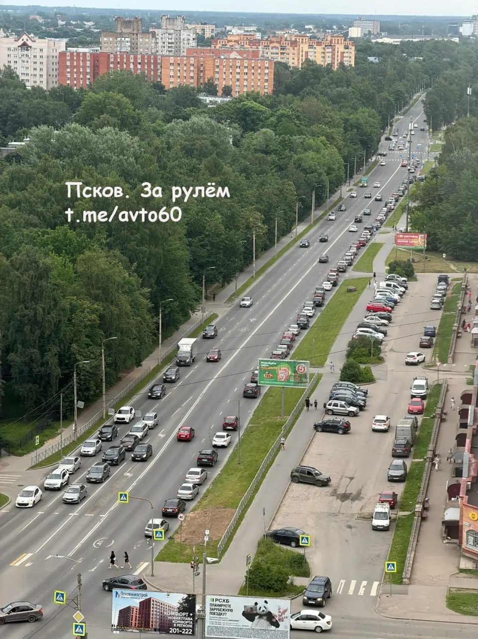 Из-за резкого роста спроса топливные компании ограничили отпуск бензина, объясняя это необходимостью предотвратить спекуляции и равномерно обеспечить жизненно важные сферы.