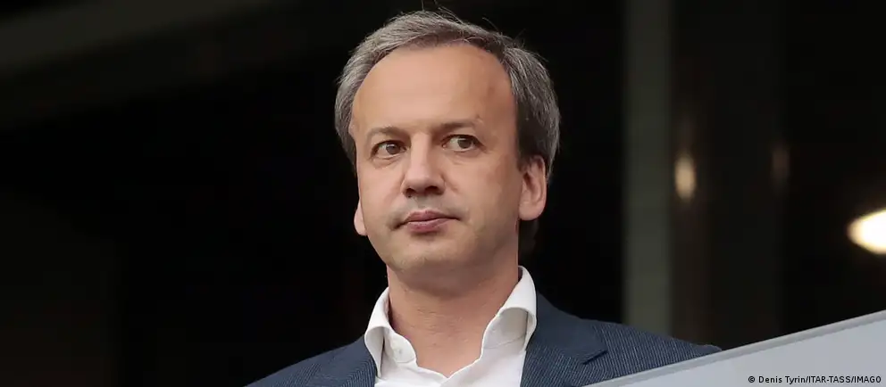 Дворкович заявил, что будет добиваться отмены санкций в суде и до тех пор отказывается от исполнения обязанностей президента Международной шахматной федерации. Совет ФИДЕ подтвердил его решение; временно обязанности исполняет вице‑президент Вишванатан Ананд.