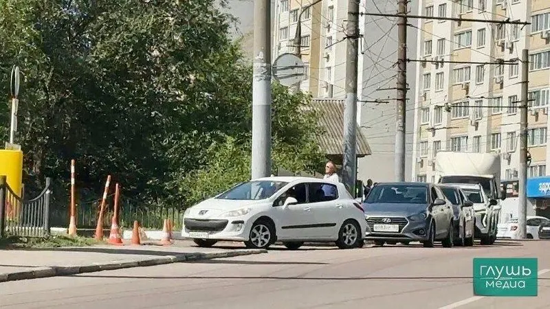 Интерактивная карта показывает, где и какое топливо доступно, и доступна в тесте для Москвы и Санкт‑Петербурга; в других городах сервис появится в ближайшие недели.
