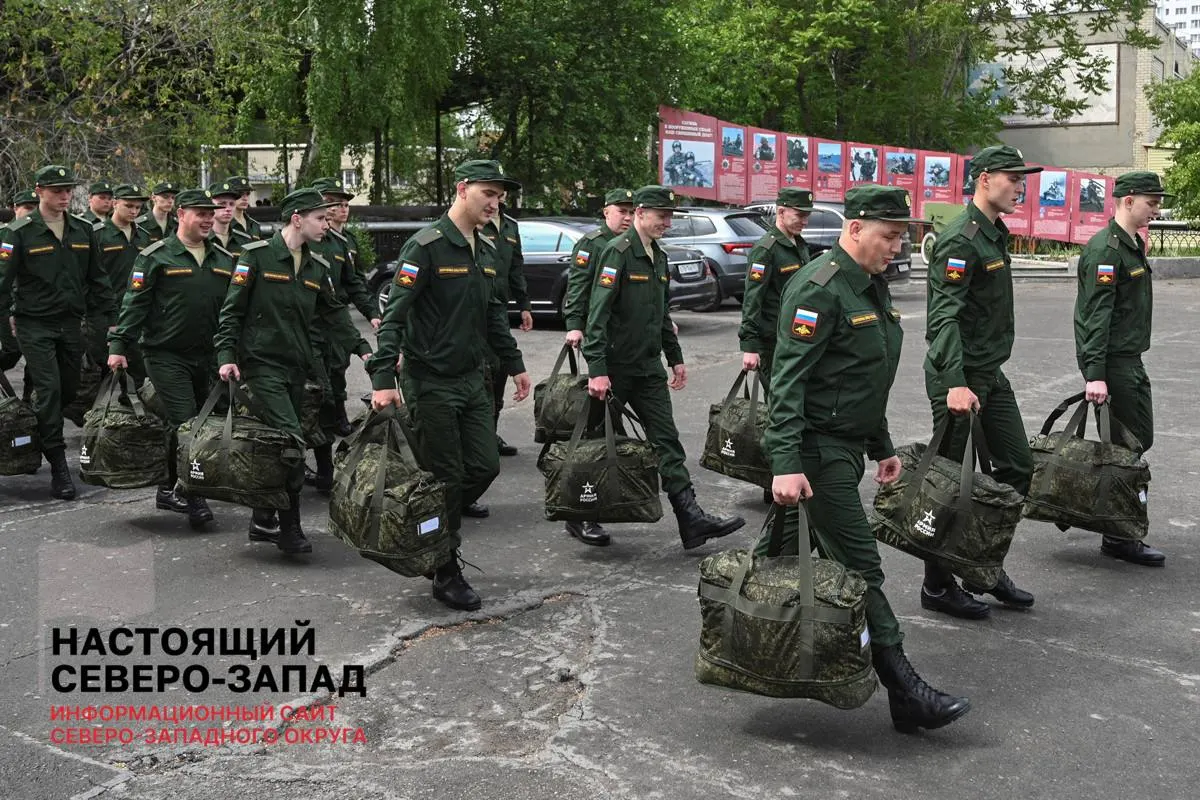 На Северо‑Западе усиливается военное присутствие: новые базы и расширение гарнизонов, активный набор личного состава и операторы БПЛА. Жители уже ощущают проверки, перебои связи и сбои в логистике.