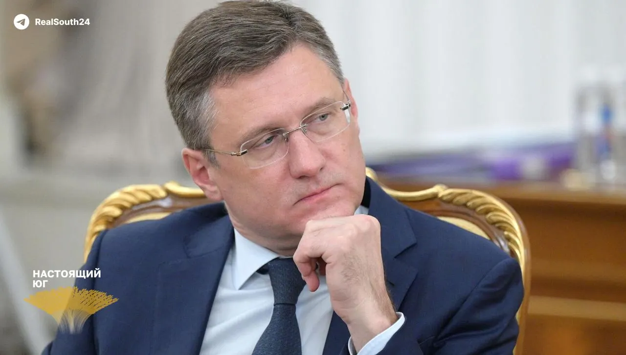 Вице‑премьер назвал сезонный рост спроса и внеплановые ремонты НПЗ, связанные с прилётами беспилотников, основными причинами дефицита; правительство готовит экстренные меры.