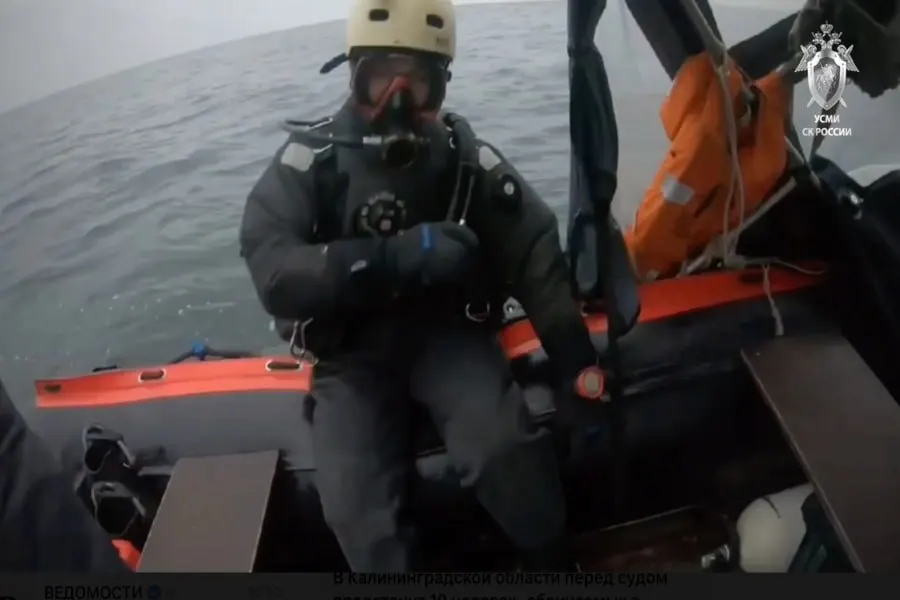 Жители Калининградской области сняли видео о незаконной подводной добыче янтаря. По словам руководителя регионального СУ СК Дмитрия Канонерова, этот фильм лег в основу обвинения и стал одним из ключевых доказательств в уголовном деле.