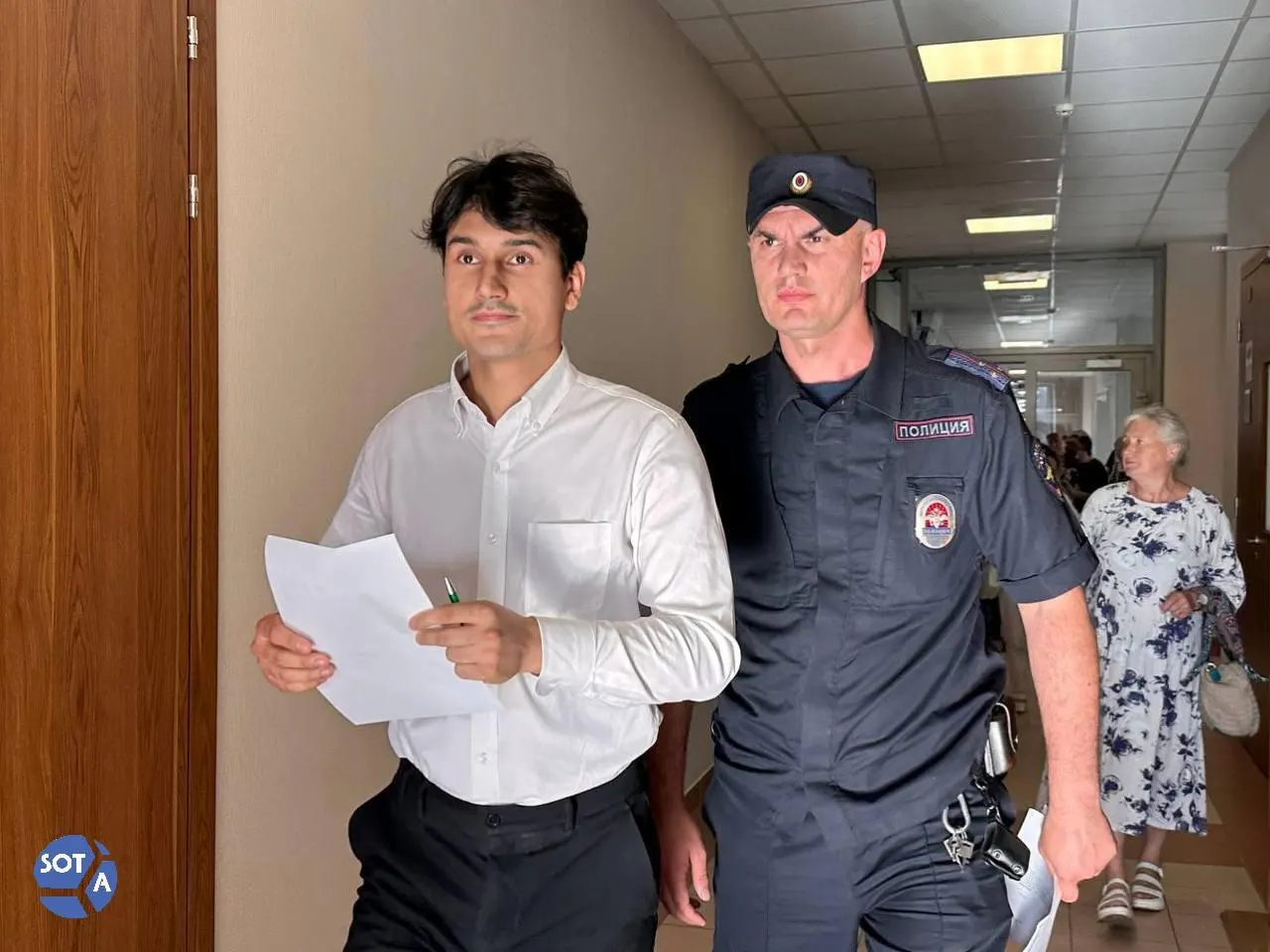 Городской суд Санкт-Петербурга отклонил апелляции и продлил арест Ивана Апостолевского и Олега Мухина после их задержания за публикации с ссылками на соцсети, которые суд счёл демонстрацией экстремистской символики.