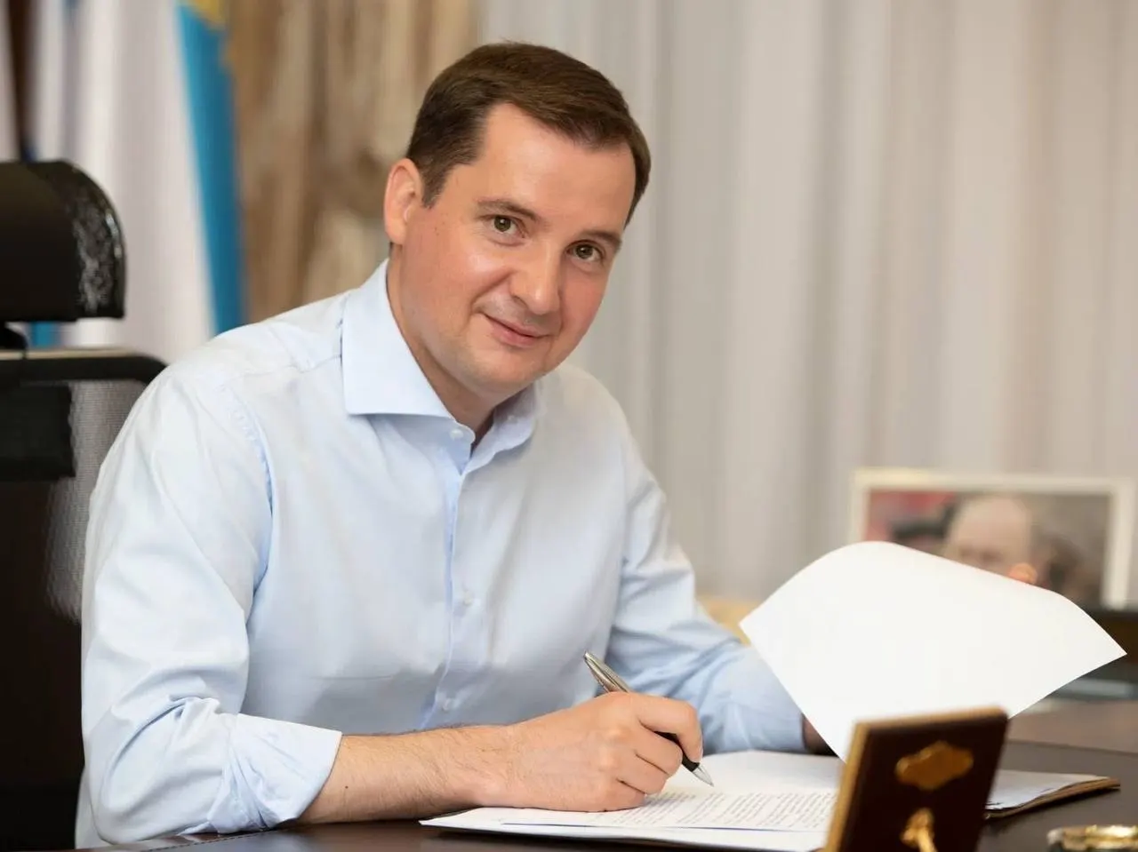 Александр Цыбульский указал доход за 2025 год в размере 41 266 546,53 руб., имеет пять счетов с остатком более 33,8 млн руб. Он будет вести региональный список «Единой России». Остаётся вопрос о размере долговой нагрузки региона.