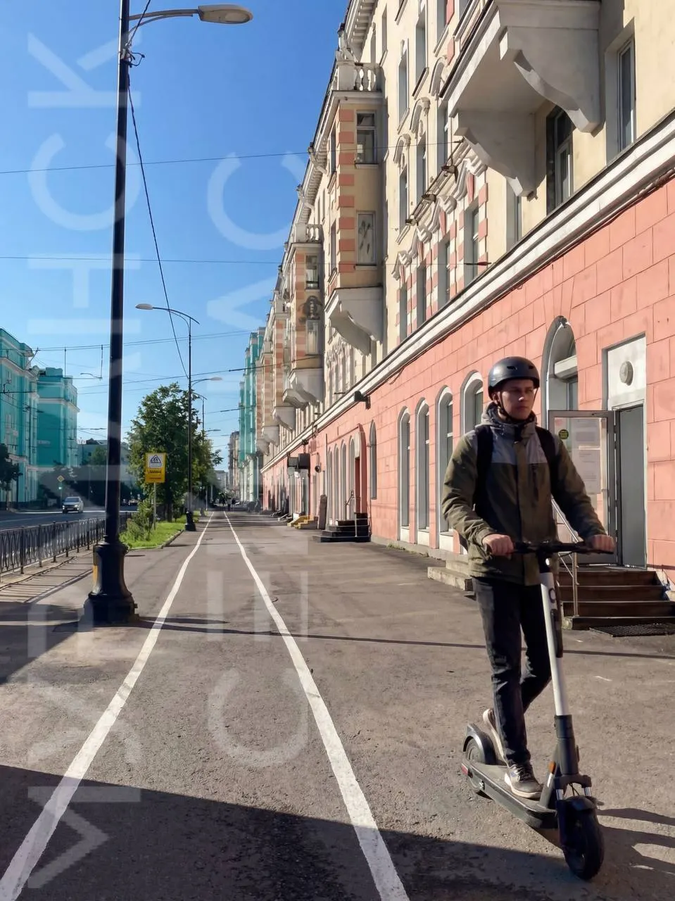 С сентября в городе появятся выделенные стоянки для самокатов, а ряд популярных прогулочных зон станет недоступен для проката и парковки.