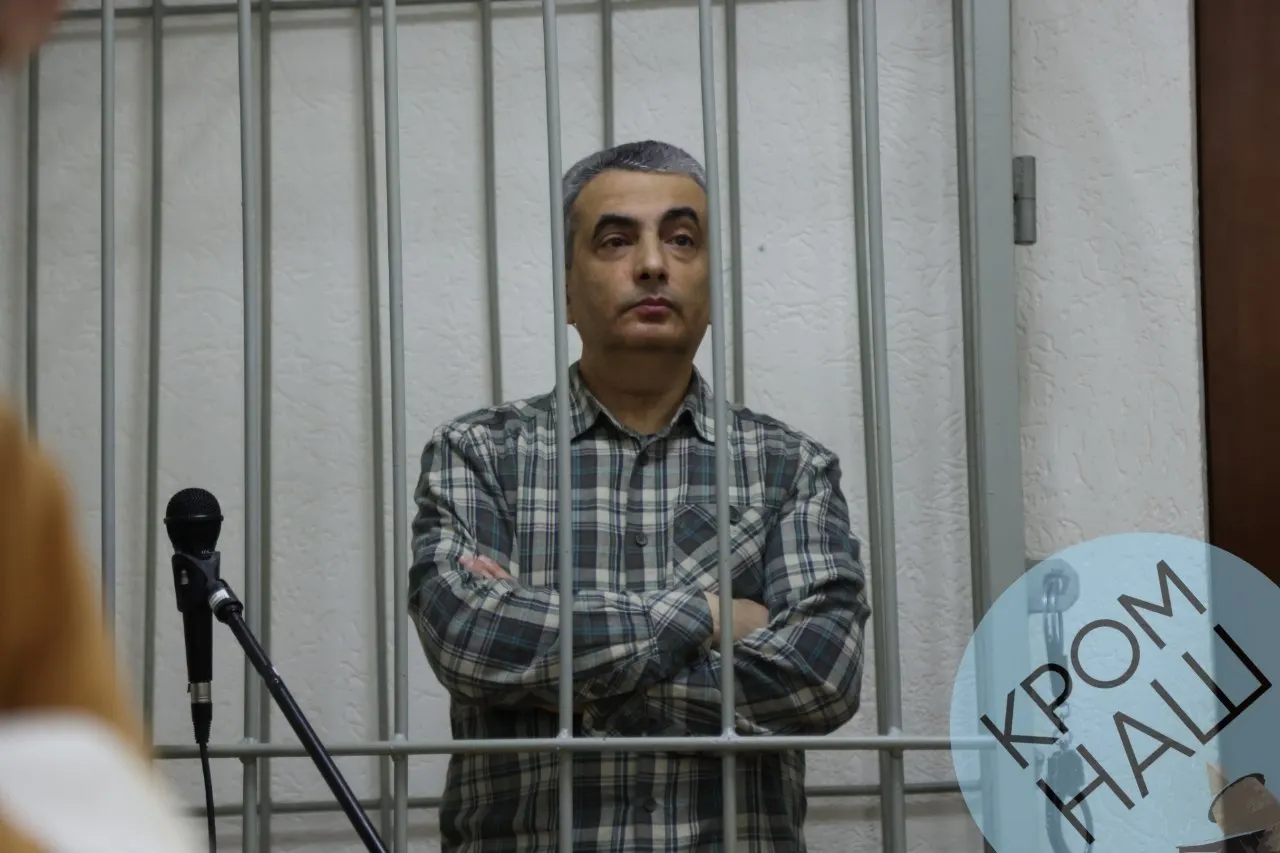 Заседание по объединённому уголовному делу перенесли, чтобы близкие могли ознакомиться с материалами. Сам Шлосберг оспаривает статус «иностранного агента».