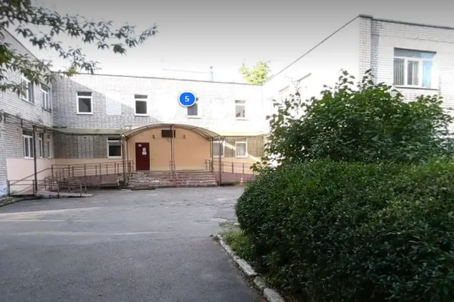 Проект реконструкции здания реабилитационного центра для детей и подростков с ограниченными возможностями на улице Красноярской, 5, в Калининграде одобрен государственной экспертизой. Работы планируется провести в 2026–2027 годах за счёт областного бюджета.