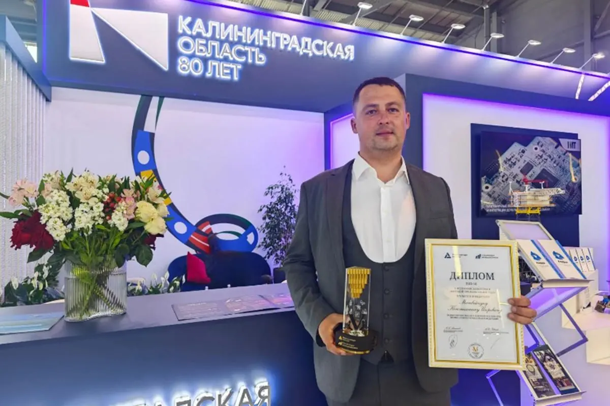 Генеральный директор «АмберТим» Константин Матвейчук стал победителем в номинации «Топ‑10» всероссийского конкурса «Молодой промышленник года». Компания развивает производство янтарных украшений при поддержке региональных финансовых инструментов.