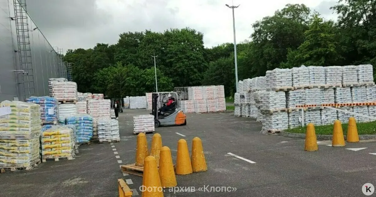В 2026 году из Белоруссии в регион ожидается более 17% всего потребляемого цемента — около 575 тыс. тонн, сообщил министр строительства Калининградской области.