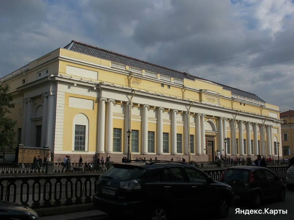 Лицевые фасады корпуса Бенуа и Строгановского дворца очистят и восстановят; работы планируется завершить к концу 2028 года.