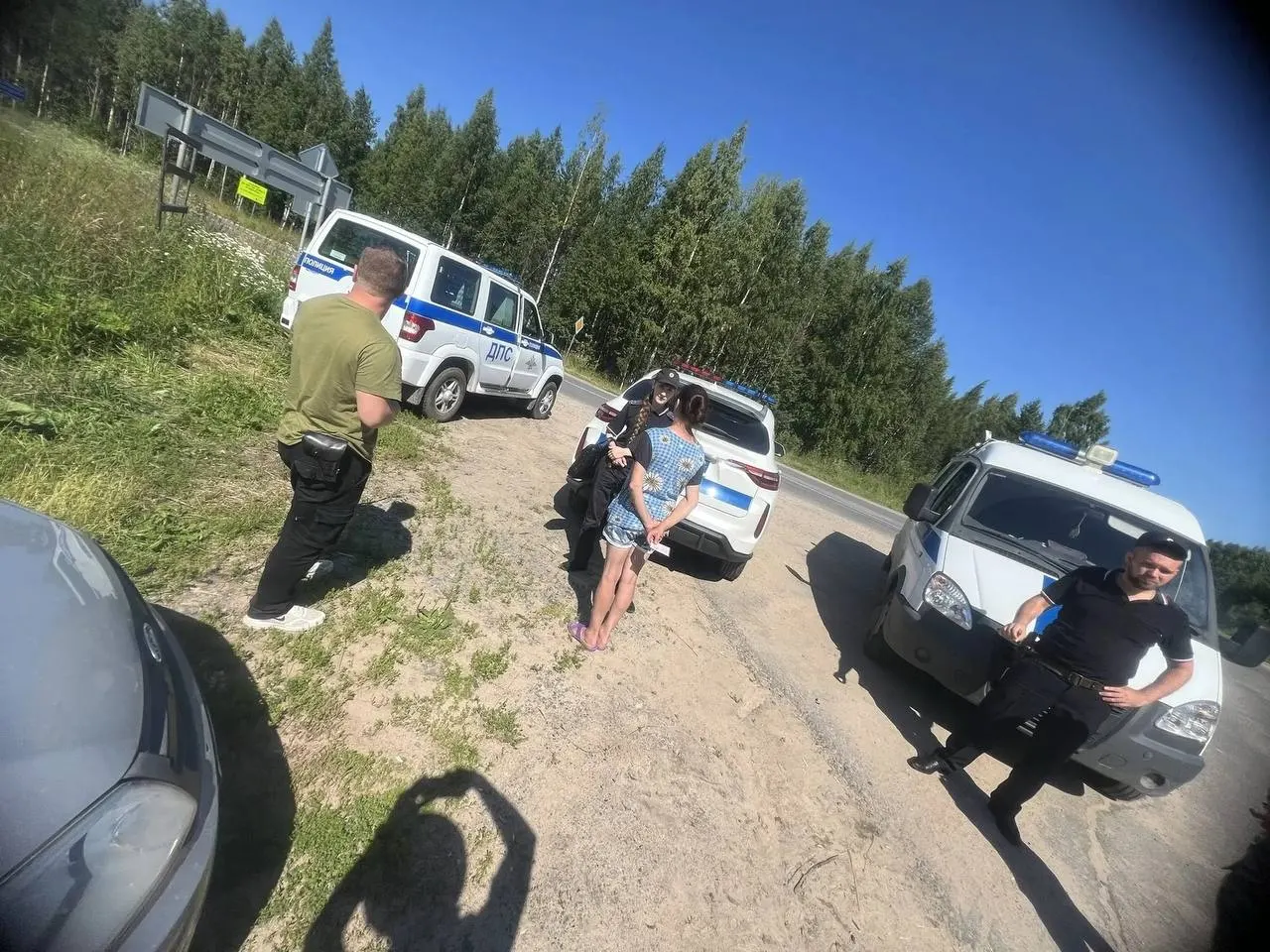 45‑летнюю женщину остановили на трассе под Северодвинском: у неё почти в шесть раз превышен уровень алкоголя. Машину отправили на штрафстоянку, решается вопрос о привлечении к ответственности за неисполнение родительских обязанностей.