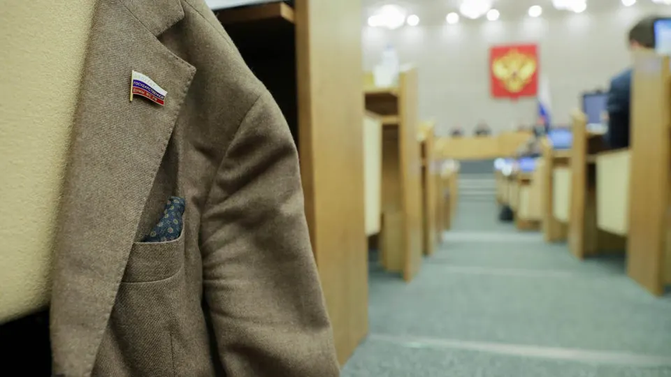 Правительство поддержало поправки, которые отменяют ответственность за отсутствие или несвоевременную подачу деклараций региональными парламентариями; документ требует доработки.