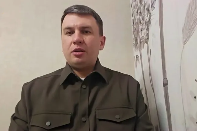 Провластного блогера Илью Ремесло поместили в психиатрический стационар в Санкт-Петербурге. Ранее он неожиданно опубликовал серию критических заявлений в адрес президента и дал большое интервью.