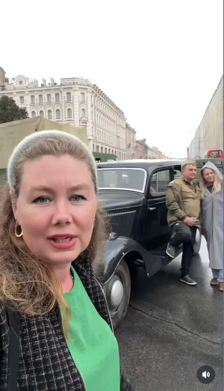 До 23:00 был закрыт проход через арку Главного штаба; ранее ограждали участки у Казанского собора и на Кленовой и Инженерной улицах.