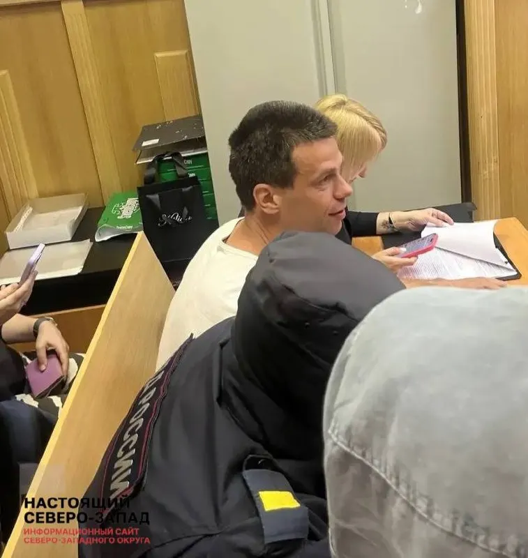 Ленинский районный суд Санкт‑Петербурга назначил 10 суток ареста градозащитнику и кандидату Ярослава Кострова: поводом стала публикация 2021 года с указанием ссылок на Instagram и Facebook, которую суд расценил как демонстрацию экстремистской символики.