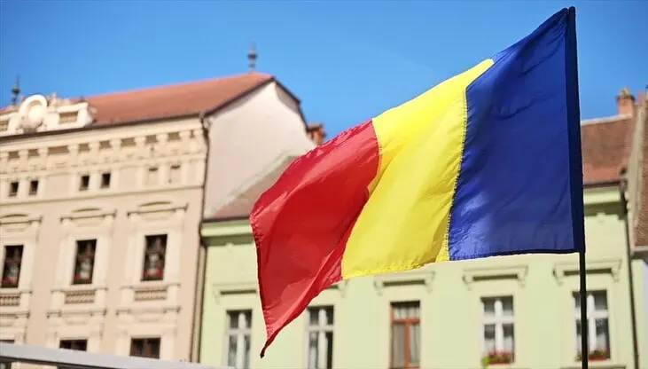 Румыния потребовала выезда одного из сотрудников российского посольства в Бухаресте после серии инцидентов, когда с 24 по 26 июля на территорию страны проникли и были сбиты три беспилотника. МИД также отозвал для консультаций своего посла в Москве.