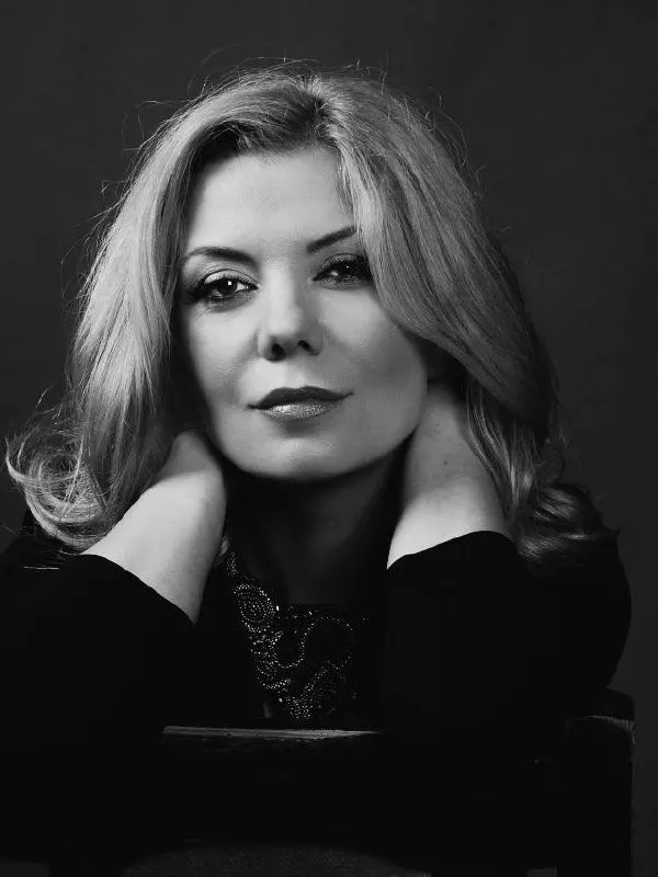 Писательница и искусствовед Ирада Берг скончалась в Петербурге в возрасте 53 лет. О её смерти сообщили в комитете по культуре города.