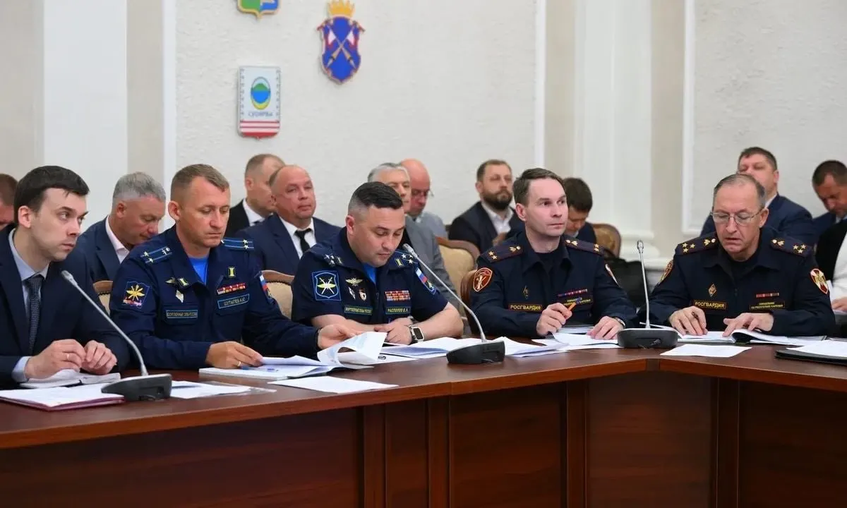 В республике формируют резервные мобильные подразделения для охраны стратегических объектов от воздушных угроз. В наборе — граждане 18–55 лет; работа предполагается на территории Карелии, отправка в зону СВО исключается контрактом.
