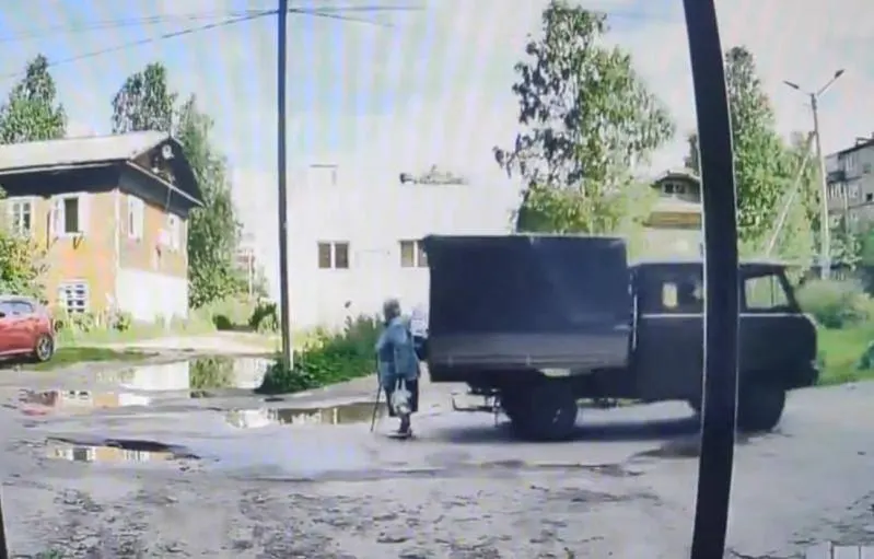 ДТП произошло 23 июля у дома на улице Ильича: водитель при движении задним ходом не убедился в безопасности. Пенсионерку госпитализировали.