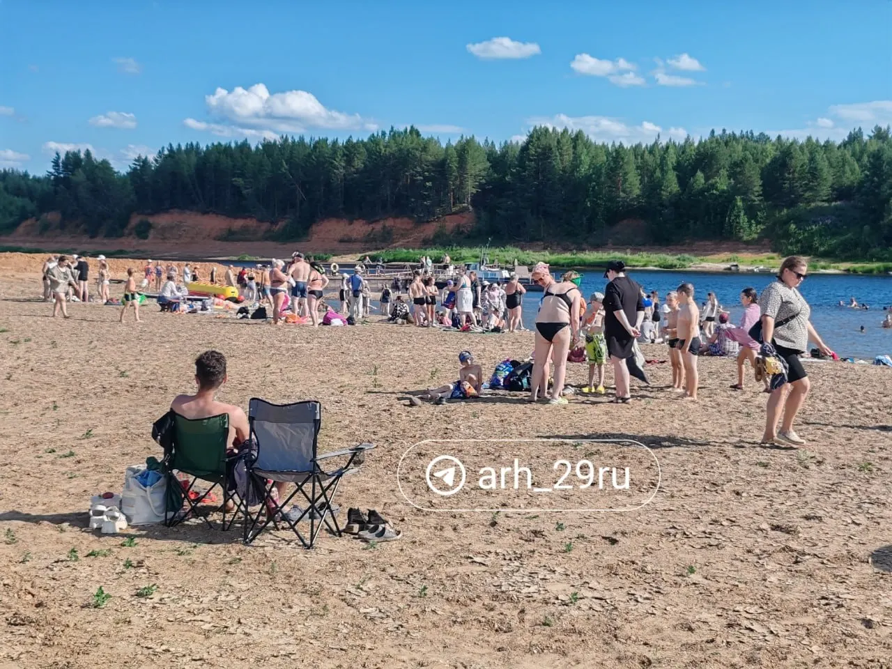 В деревне Шотова прошёл праздник «Пенная вечора» с пенными развлечениями, концертом, квартирником у костра, дискотекой, ярмаркой, фудкортом и спортивными активностями. Праздник продолжится 12 июля в Карпогорах — Петровская ярмарка.