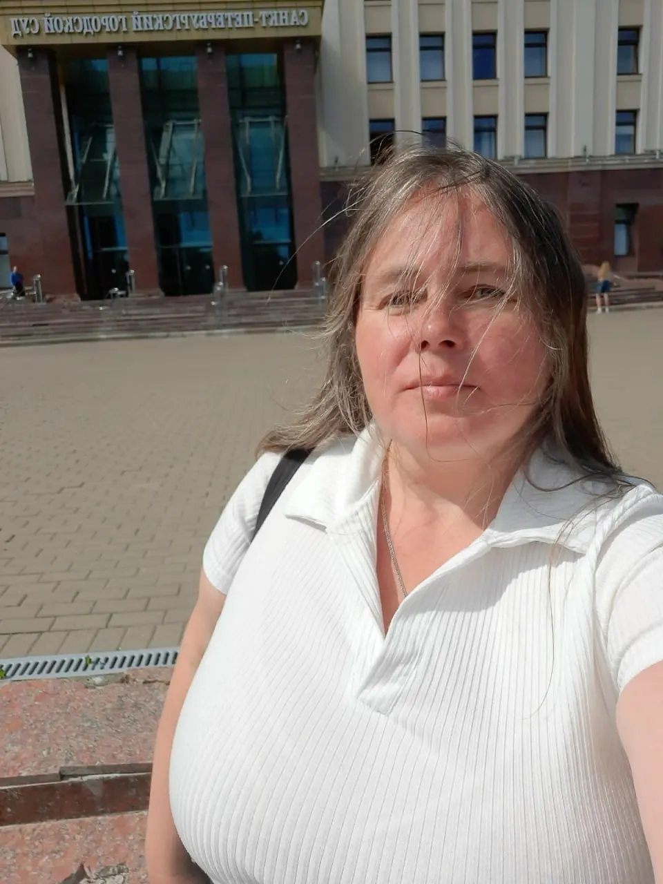 Апелляционный суд подтвердил решение районного суда: предостережение, вынесенное Анне Шушпановой после приглашения на съёмки у Ласкового пляжа, осталось признанным незаконным.