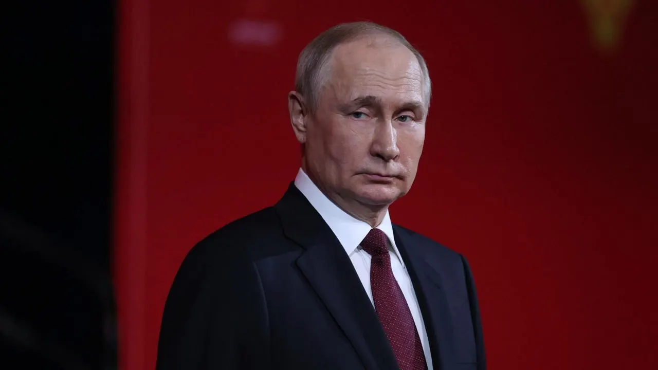 Кремль отклонил инициативу президента Казахстана о временной приостановке боевых действий и возвращении к «Стамбульскому формату». В пресс‑службе заявили, что при нынешней позиции Киева «заморозка невозможна», а для прекращения огня Москва настаивает на выполнении своих условий.