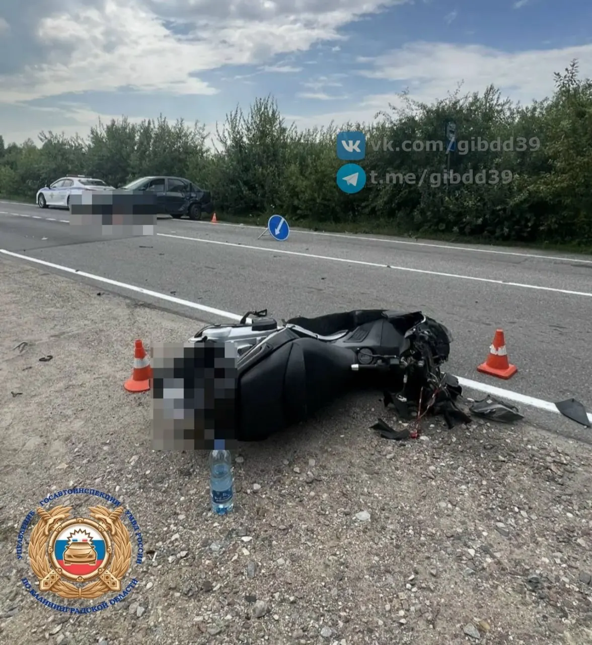 Около 13:20 водитель Renault при развороте преградил путь мотоциклу; байкер 1977 г. р. госпитализирован, причины ДТП выясняют инспекторы.