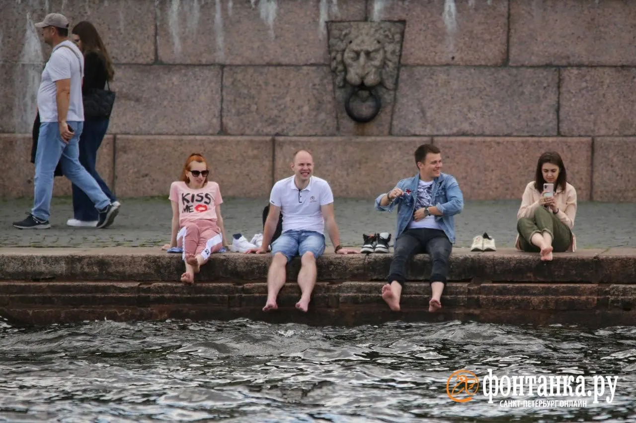 После вчерашних ливней и гроз в Петербурге сегодня без дождя: воздух прогреется до +27…+29 °C, по области — до +30 °C, ветер северо‑восточный, 4–9 м/с.