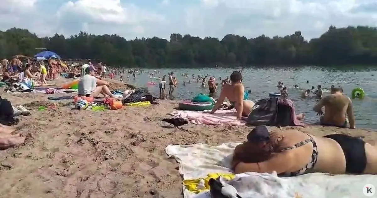 Женщину 1985 года рождения извлекли из воды и госпитализировали в больницу после осмотра медиков.