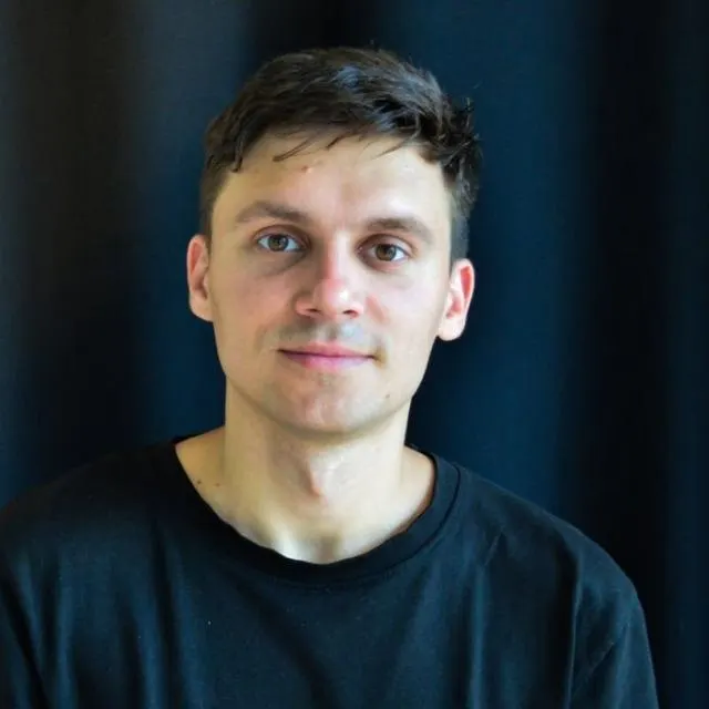 Клинический психолог Иван Звягин, внесённый в реестр «иностранных агентов», требует удалить своё фото и персональные данные с виртуальной выставки Минюста и опровергнуть опубликованные обвинения.