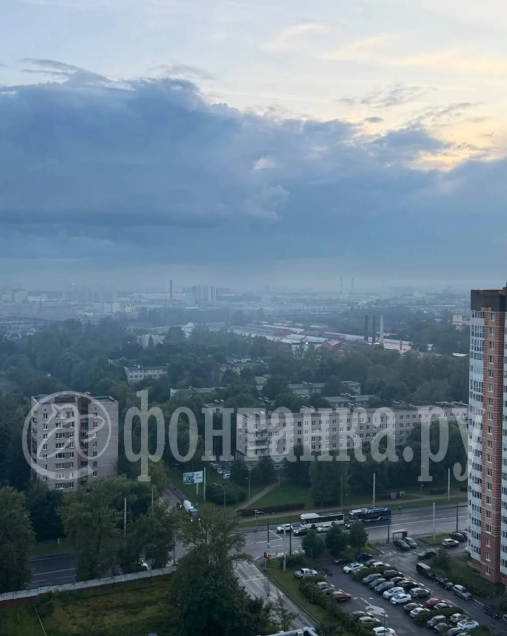 Жители Невского, Фрунзенского и Московского районов пожаловались на запах гари и заметили дымку. Вопрос направлен в Комитет по природопользованию для выяснения причин.