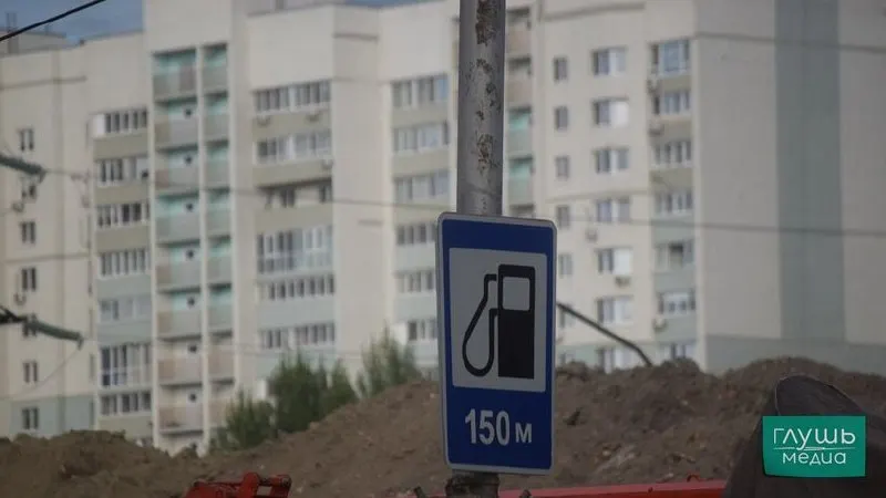 Постановление позволяет ряду НПЗ до конца года выпускать бензин и дизель класса К5 с уменьшенным содержанием серы и других компонентов; такое топливо не маркируется единым знаком ЕАЭС и не предназначено для обращения в других государствах.