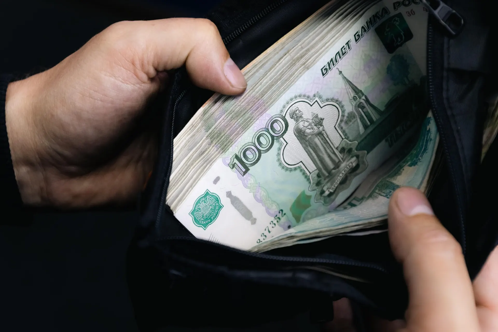 В ЦБ объяснили, почему замедление инфляции не всегда приводит к немедленному снижению цен. Алексей Заботкин предупредил об опасности дефляции.